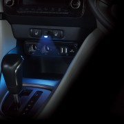 日本 YAC 汽車用車內USB照明燈發光燈7色燈彩色燈氣氛燈房燈LED裝飾燈多角度360度